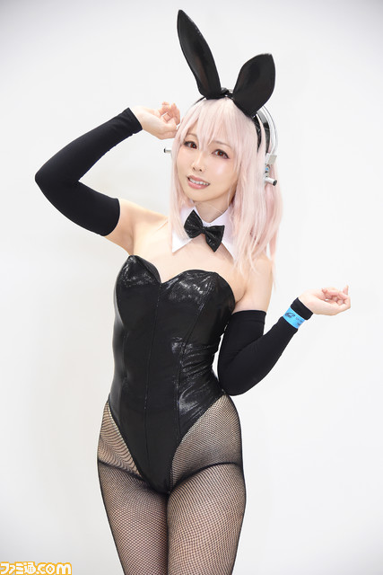 【コミケ】『NIKKE』水着ラピからバニーバイパー、『バイオRE:4』エイダ、『スト6』『ブルアカ』『ガンダムSEED』まで！ “コミケ102”を沸かせたコスプレイヤー40選