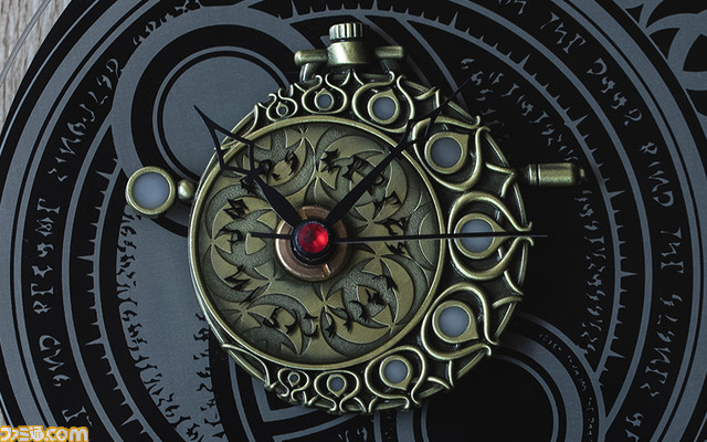 『ベヨネッタ』胸元に添えられた懐中時計をイメージした置き時計が登場。アンブラの魔女の魔法陣やバラの模様などベヨネッタの妖艶な雰囲気をデザイン