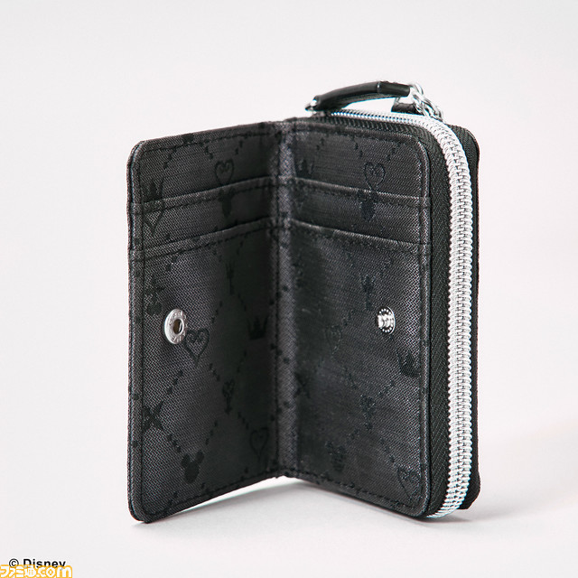 『キングダム ハーツ』トートバッグ、リュック、財布など全6アイテムが発売決定。モノグラム柄のジャガードを使用したおしゃれなデザイン