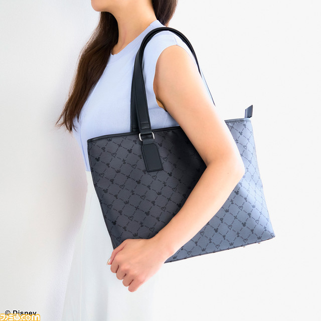 『キングダム ハーツ』トートバッグ、リュック、財布など全6アイテムが発売決定。モノグラム柄のジャガードを使用したおしゃれなデザイン