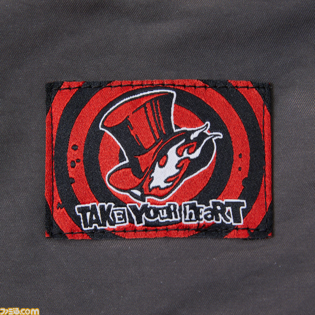 『ペルソナ5 ザ・ロイヤル』ジョーカーモデルのコートが登場。クールなデザインのバッグ、ナイフをイメージしたネックレスと合わせて予約受付中