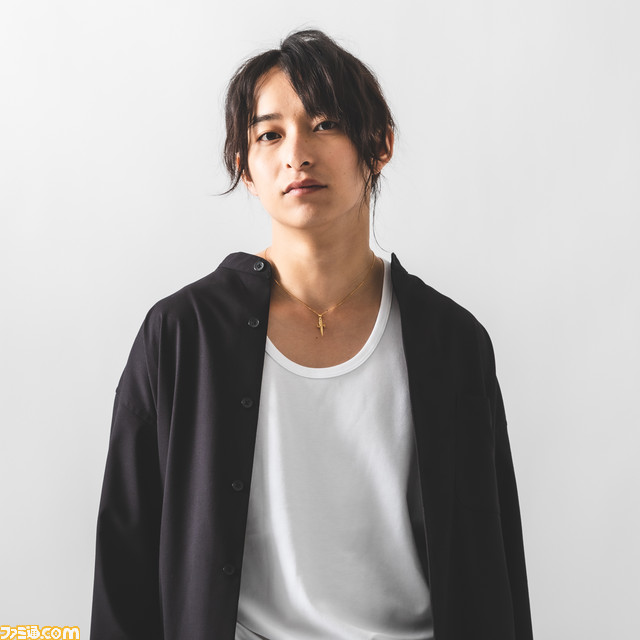 『ペルソナ5 ザ・ロイヤル』ジョーカーモデルのコートが登場。クールなデザインのバッグ、ナイフをイメージしたネックレスと合わせて予約受付中