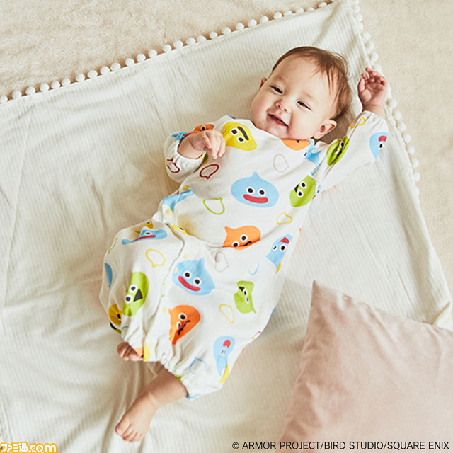 『ドラクエ』スライムタワーの色合いの帽子＆ミトンセットがかわいい。ベビー＆キッズ向け新商品が9月22日発売