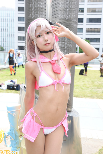 【コスプレ】『NIKKE』水着ネオンから『ウマ娘』『ブルアカ』、バニー衣装の『ダンガンロンパ』江ノ島盾子まで！ コスプレサミットのレイヤーをチェックしながら“TGS2023”で流行るゲームコスプレを大予想