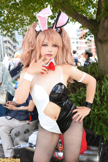 【コスプレ】『NIKKE』水着ネオンから『ウマ娘』『ブルアカ』、バニー衣装の『ダンガンロンパ』江ノ島盾子まで！ コスプレサミットのレイヤーをチェックしながら“TGS2023”で流行るゲームコスプレを大予想