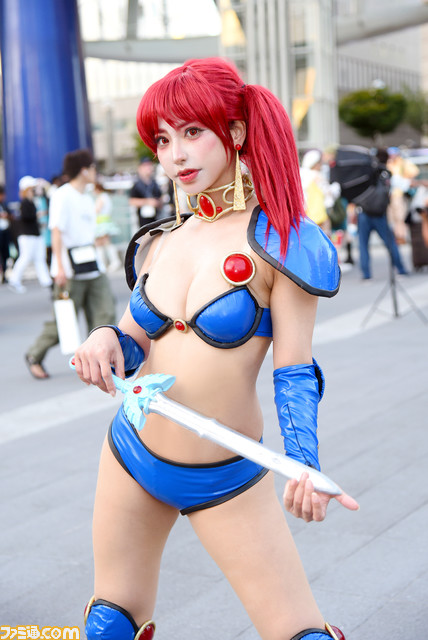 【コスプレ】『NIKKE』水着ネオンから『ウマ娘』『ブルアカ』、バニー衣装の『ダンガンロンパ』江ノ島盾子まで！ コスプレサミットのレイヤーをチェックしながら“TGS2023”で流行るゲームコスプレを大予想