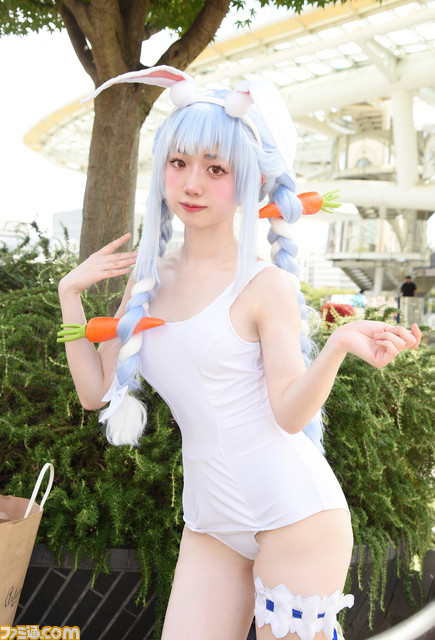 【コスプレ】『NIKKE』水着ネオンから『ウマ娘』『ブルアカ』、バニー衣装の『ダンガンロンパ』江ノ島盾子まで！ コスプレサミットのレイヤーをチェックしながら“TGS2023”で流行るゲームコスプレを大予想