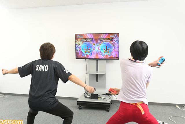 Switch『サンバDEアミーゴ』でアミーゴになる。社長と。プロ格闘ゲーマーのsakoさんと。