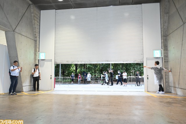 東京ゲームショウ2023の一般日がついに開幕。4年ぶりに幕張メッセ全館を利用したゲームの祭典は、早朝からゲームファンで長蛇の列が！【TGS2023】