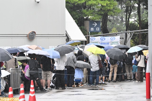 東京ゲームショウ2023の一般日がついに開幕。4年ぶりに幕張メッセ全館を利用したゲームの祭典は、早朝からゲームファンで長蛇の列が！【TGS2023】