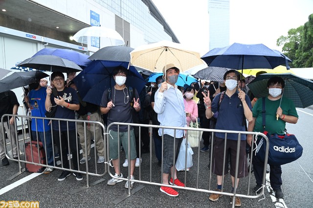 東京ゲームショウ2023の一般日がついに開幕。4年ぶりに幕張メッセ全館を利用したゲームの祭典は、早朝からゲームファンで長蛇の列が！【TGS2023】