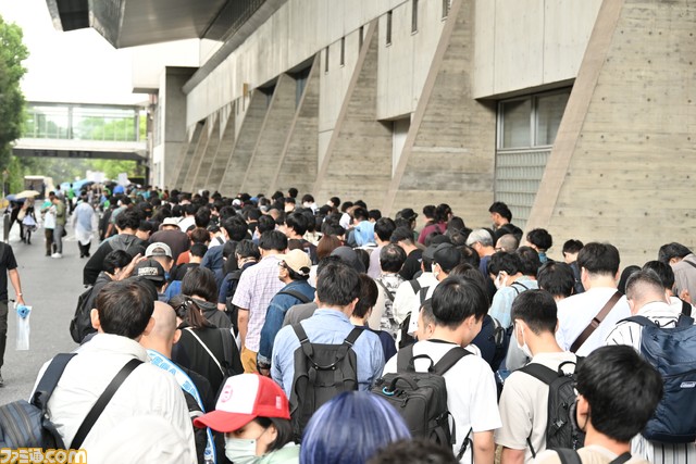 東京ゲームショウ2023の一般日がついに開幕。4年ぶりに幕張メッセ全館を利用したゲームの祭典は、早朝からゲームファンで長蛇の列が！【TGS2023】