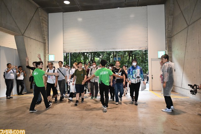 東京ゲームショウ2023の一般日がついに開幕。4年ぶりに幕張メッセ全館を利用したゲームの祭典は、早朝からゲームファンで長蛇の列が！【TGS2023】