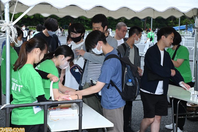 東京ゲームショウ2023の一般日がついに開幕。4年ぶりに幕張メッセ全館を利用したゲームの祭典は、早朝からゲームファンで長蛇の列が！【TGS2023】