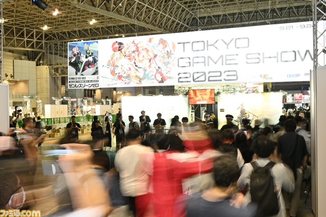 東京ゲームショウ2023の一般日がついに開幕。4年ぶりに幕張メッセ全館を利用したゲームの祭典は、早朝からゲームファンで長蛇の列が！【TGS2023】