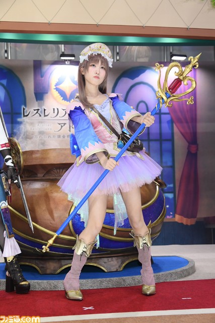 『レスレリアーナのアトリエ』公式コスプレイヤーがブースに集結！ kipiさん（レスナ）、シスルさん（ヴァレリア）、伊織もえさん（ライザ）ら6人が撮影会を開催【TGS2023】