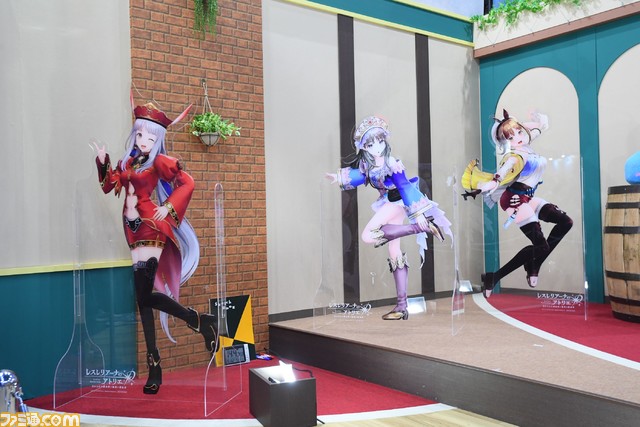 『レスレリアーナのアトリエ』公式コスプレイヤーがブースに集結！ kipiさん（レスナ）、シスルさん（ヴァレリア）、伊織もえさん（ライザ）ら6人が撮影会を開催【TGS2023】