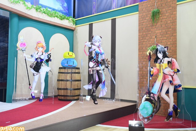 『レスレリアーナのアトリエ』公式コスプレイヤーがブースに集結！ kipiさん（レスナ）、シスルさん（ヴァレリア）、伊織もえさん（ライザ）ら6人が撮影会を開催【TGS2023】