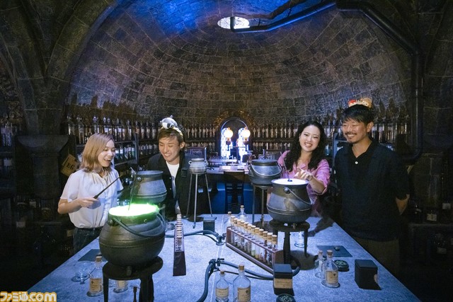 『ハリー・ポッター』世界を楽しめるスタジオツアー東京にて“ホグワーツ・レッスン”と“禁じられた森”が初公開。霜降り明星 せいやがダンブルドア風のコスプレで登場