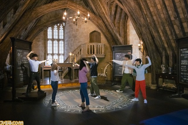 『ハリー・ポッター』世界を楽しめるスタジオツアー東京にて“ホグワーツ・レッスン”と“禁じられた森”が初公開。霜降り明星 せいやがダンブルドア風のコスプレで登場