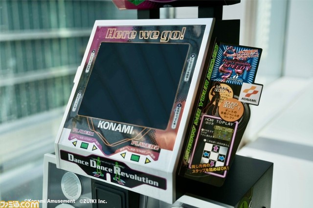 ダンスダンスレボリューション クラシックミニ DDR 箱説付き やっぱり初代「DanceDanceRevolution」のミニだ！ 瑞起の新製品