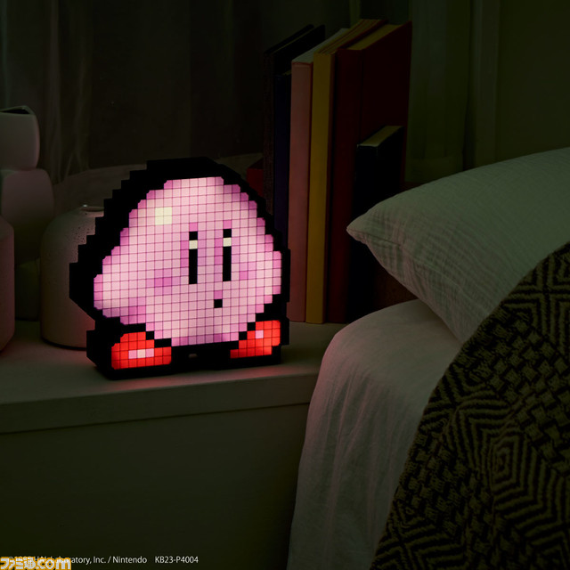 『星のカービィ スーパーデラックス』ドット姿のカービィのルームライトが登場。ゲームのドット数をほぼ忠実に再現