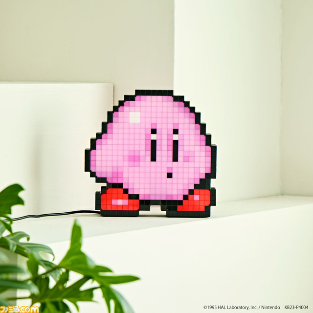 『星のカービィ スーパーデラックス』ドット姿のカービィのルームライトが登場。ゲームのドット数をほぼ忠実に再現