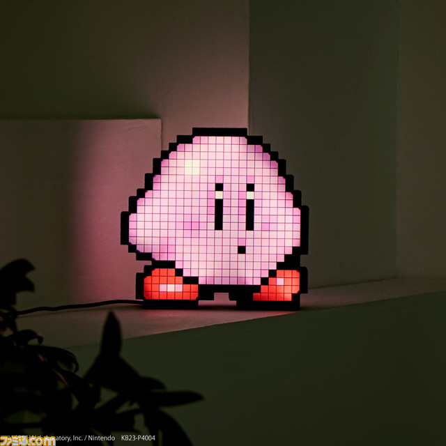 『星のカービィ スーパーデラックス』ドット姿のカービィのルームライトが登場。ゲームのドット数をほぼ忠実に再現