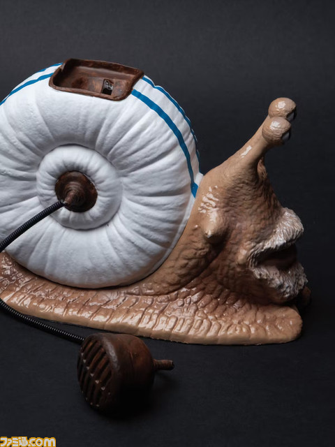 実写版『ONE PIECE』のリアルな電伝虫が貯金箱に。ヌメっとした皮膚の質感や、殻に埋め込まれたダイヤルを精巧に再現