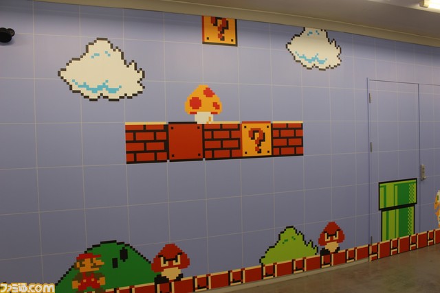 『スーパーマリオ』の世界を表現したグラフィック(壁画)が京都・四条通地下道に登場。目だけではなく耳でも堪能できる楽しい展示