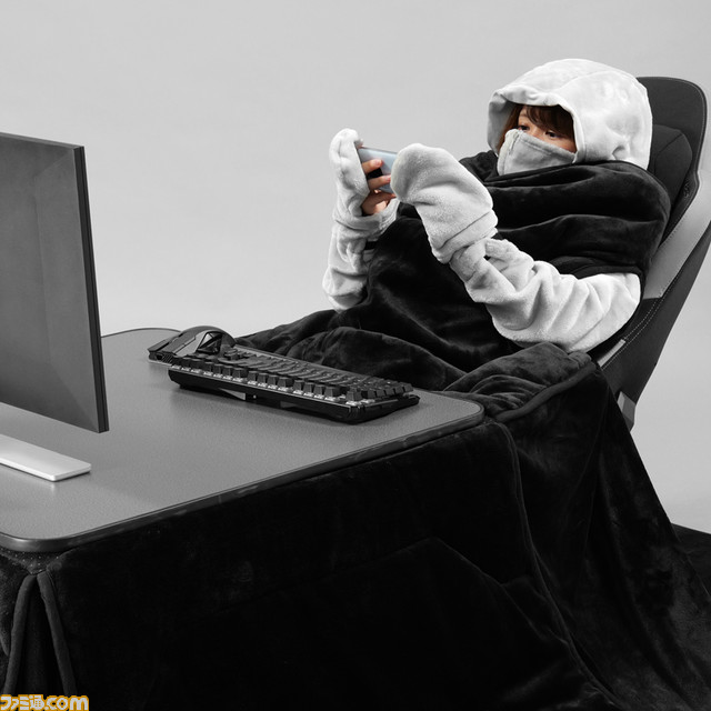 【ゲーマー必見】ゲーミングこたつが発売決定。冬の醍醐味“ゲームしながらこたつで飲み食い”も実現。頭のてっぺんから手先足先まで冷気を完全にシャットアウト