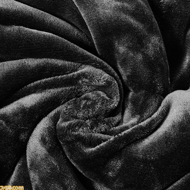 【ゲーマー必見】ゲーミングこたつが発売決定。冬の醍醐味“ゲームしながらこたつで飲み食い”も実現。頭のてっぺんから手先足先まで冷気を完全にシャットアウト