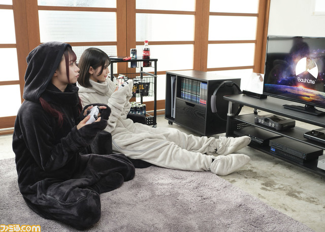 【ゲーミング着る毛布】4年ぶりの新作『ダメ着4Gネクスト』発売。操作を邪魔せず指先の冷えを防ぐ“可変ミトン”で集中度アップ