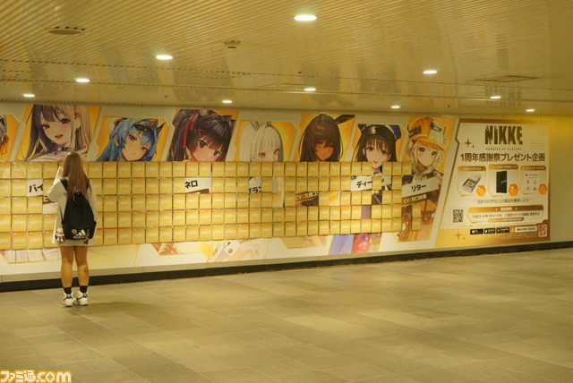 【NIKKE】無料でアクリルスタンドがもらえる、ピールオフ広告が東京と大阪に出現中。写真をツイートするとパーカーがもらえるキャンペーンも【ニケ】
