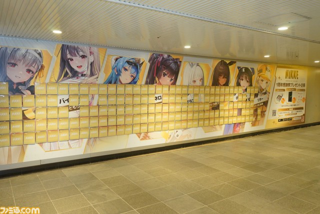 【NIKKE】無料でアクリルスタンドがもらえる、ピールオフ広告が東京と大阪に出現中。写真をツイートするとパーカーがもらえるキャンペーンも【ニケ】