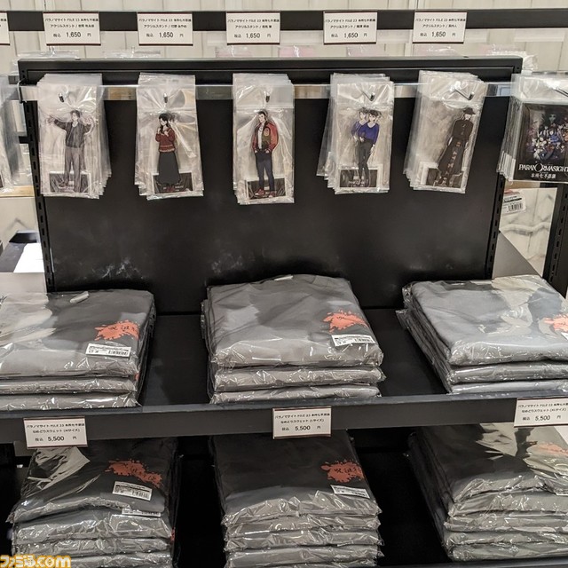 『パラノマサイト』ポップアップストアが本日(11/3)より神戸マルイで開催。興家彰吾らのアクスタや缶バッジ、なめどりのステッカーなどを販売