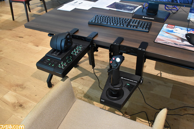 【ホリ】操縦桿型コントローラー新製品に少年の心がざわつく。バチンと入れるトグルスイッチに『War Thunder』と周辺機器メーカーの本気を見た