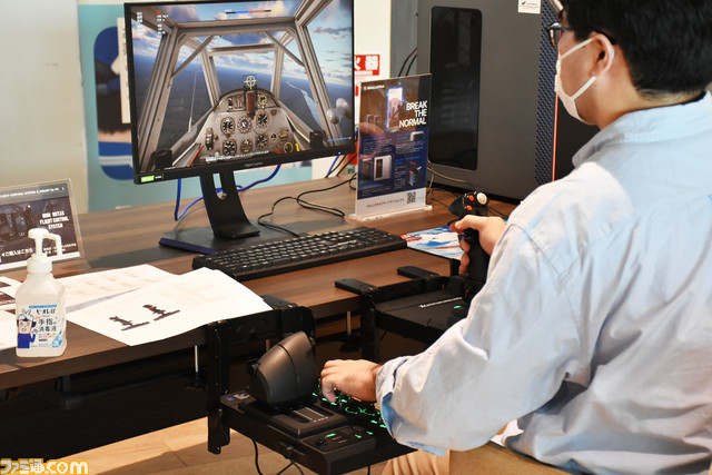 【ホリ】操縦桿型コントローラー新製品に少年の心がざわつく。バチンと入れるトグルスイッチに『War Thunder』と周辺機器メーカーの本気を見た