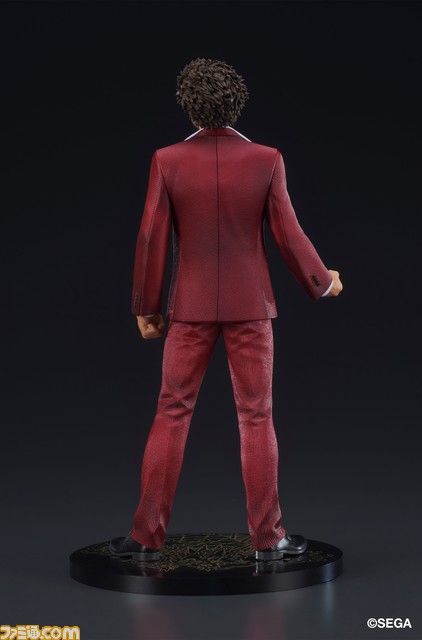 『龍が如く』春日一番がフィギュア化。バットを持った差し替え腕パーツ付き。限定特典として龍魚がデザインされたミニ屏風も付属