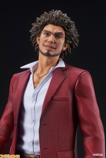 『龍が如く』春日一番がフィギュア化。バットを持った差し替え腕パーツ付き。限定特典として龍魚がデザインされたミニ屏風も付属