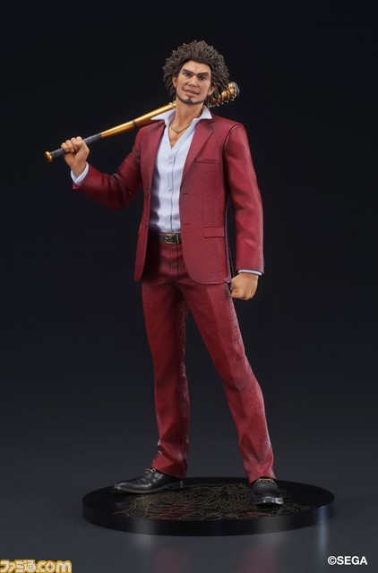 『龍が如く』春日一番がフィギュア化。バットを持った差し替え腕パーツ付き。限定特典として龍魚がデザインされたミニ屏風も付属