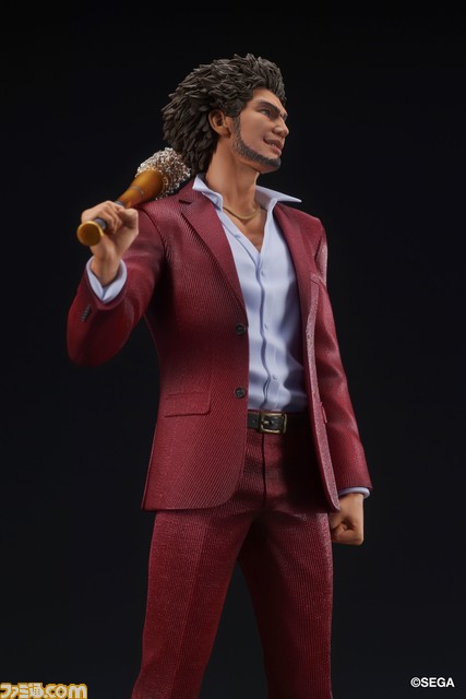 『龍が如く』春日一番がフィギュア化。バットを持った差し替え腕パーツ付き。限定特典として龍魚がデザインされたミニ屏風も付属