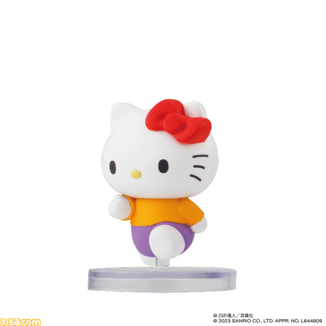 『クレヨンしんちゃん』×サンリオのコラボフィギュアが全国のガチャポンで11月中旬発売。しんちゃんとキティちゃんがペアルックに