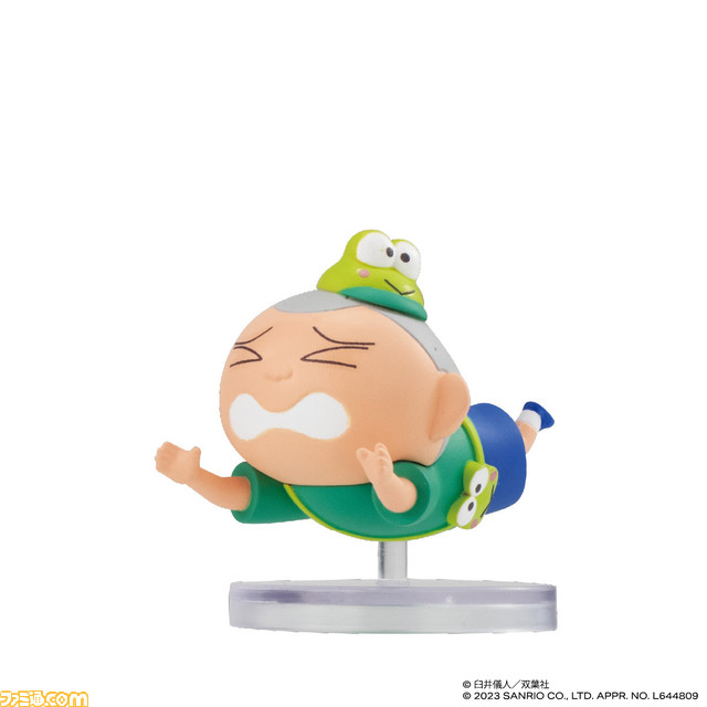 『クレヨンしんちゃん』×サンリオのコラボフィギュアが全国のガチャポンで11月中旬発売。しんちゃんとキティちゃんがペアルックに