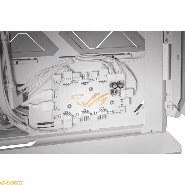 X字のフレームがカッコいいASUS ROG フルタワーサイズPCケースの白色モデルが登場。E-ATXマザーボードや460ミリのビデオカードに対応