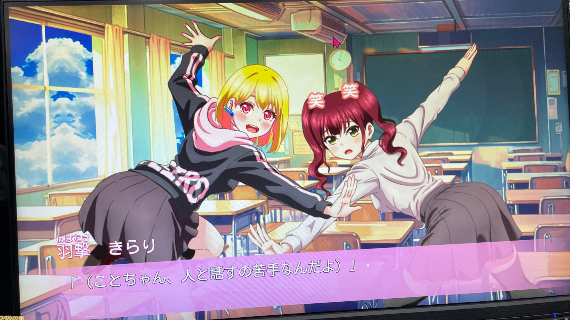 立ち絵が変なポーズの恋愛アドベンチャー』でヒロインたちが変なポーズ  