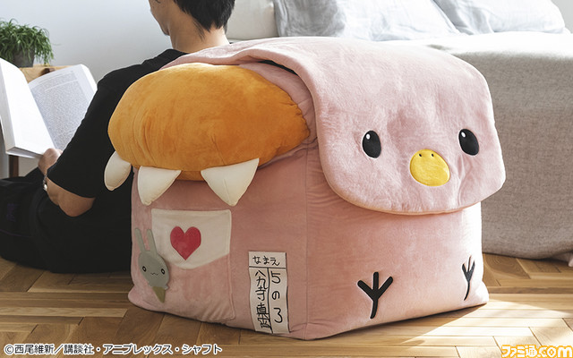 『物語シリーズ』八九寺真宵のリュックをイメージした布団収納袋などインテリア雑貨が登場。忍野忍のミニ扇風機、斧乃木余接のシリコンライトも販売