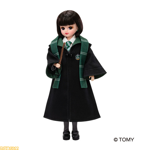 『ハリー・ポッター』ホグワーツの制服を着たリカちゃんが登場。メイクや髪型は寮ごとに異なる