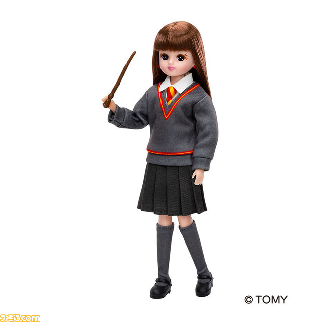 『ハリー・ポッター』ホグワーツの制服を着たリカちゃんが登場。メイクや髪型は寮ごとに異なる