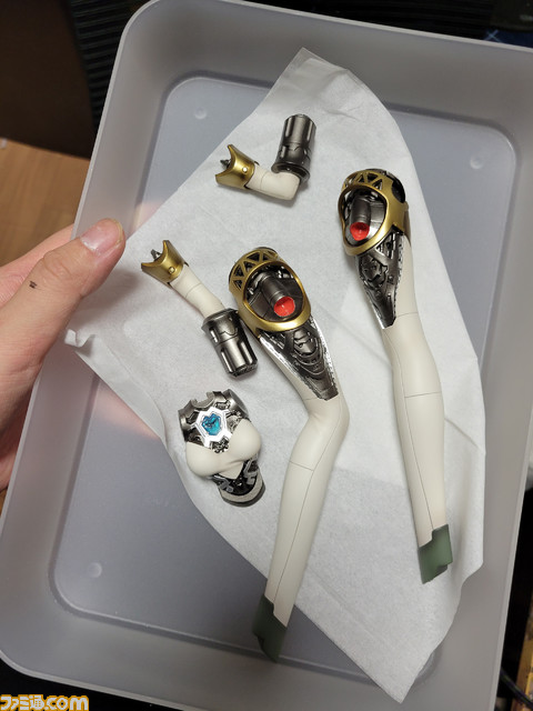 『P4U2』アイギスフィギュアは圧巻のクオリティー。LED発光ギミック、『とんスキ』雅氏による設定画など、細部に詰まったこだわりを訊く